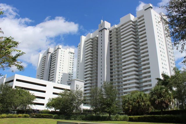 One Fifty One at Biscayne  photo 2